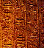 Das Land der Pharaonen liegt vor uns. Hyroglyphen verschliessen uns den sinnhaften Zugang zum Alten und Neuen Reich